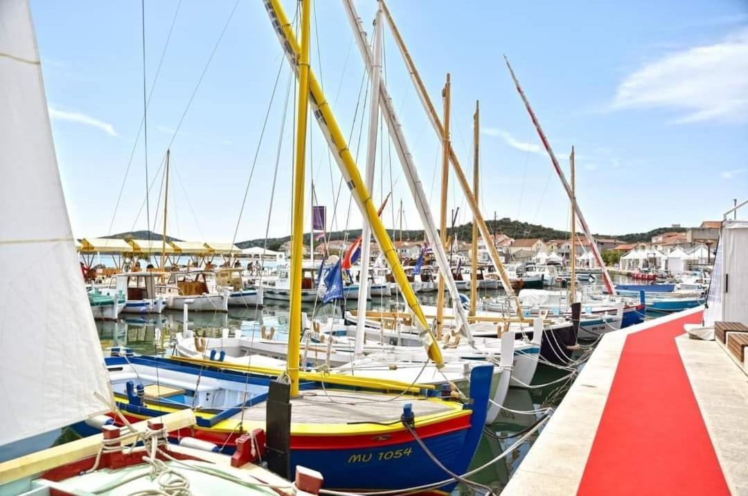 Rooms & Apartments Marinero Betina  Exterior foto